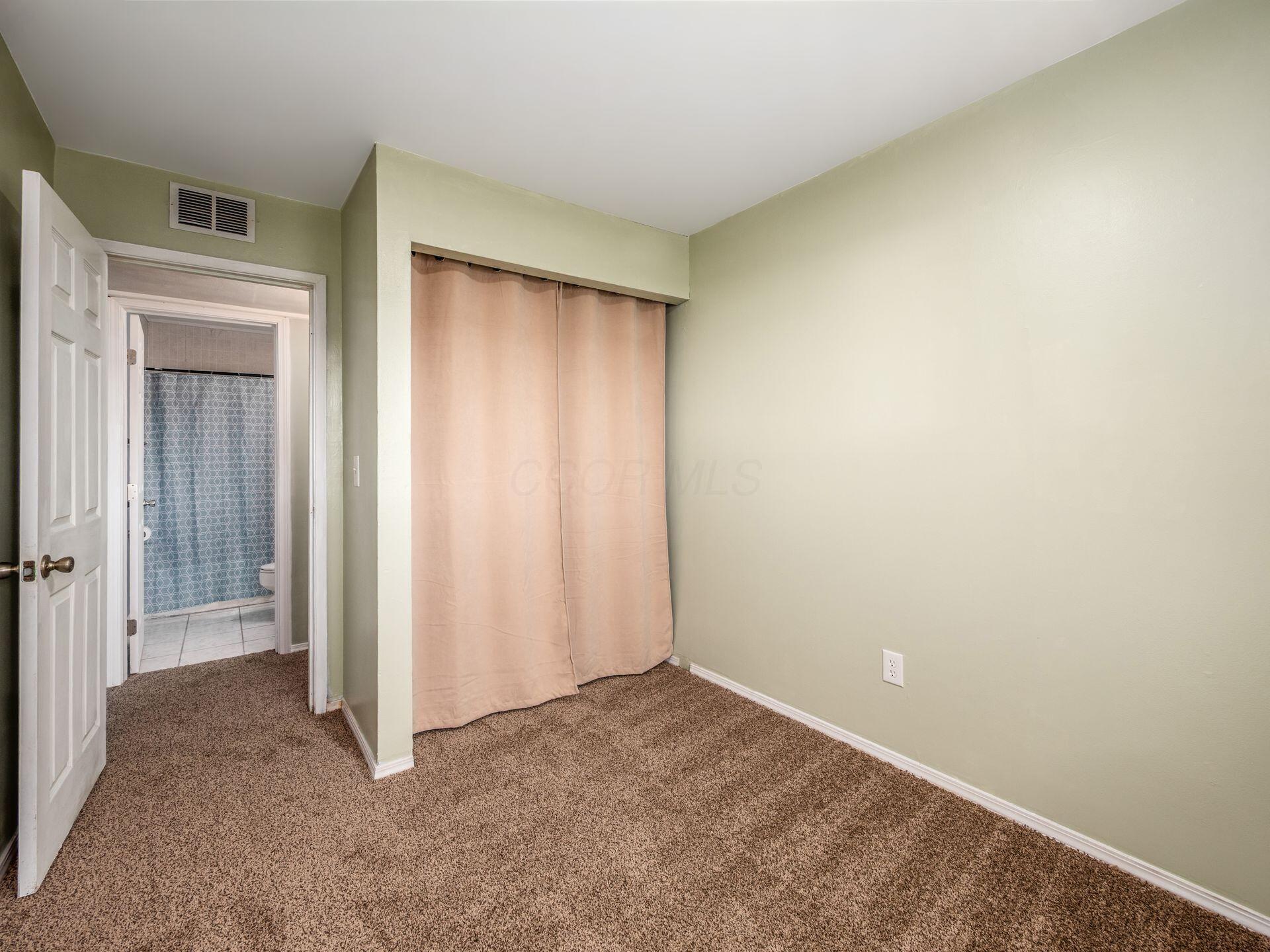 884 Bruckner Road Columbus, OH 43207 - Photo 16 of 29 Freshly Painted (walls & ceilings) and New Carpet