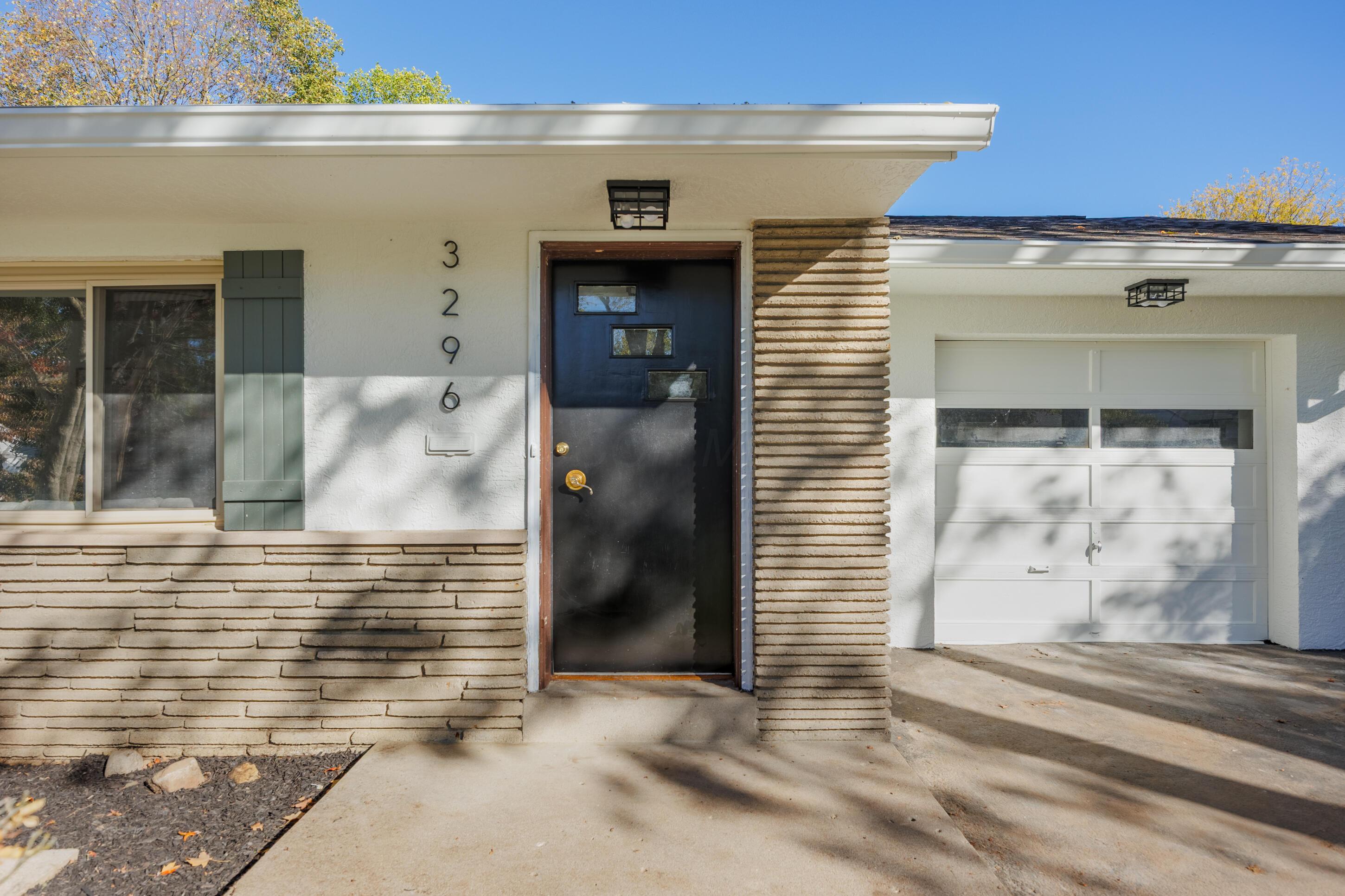 1016 3296 leighton rd-24