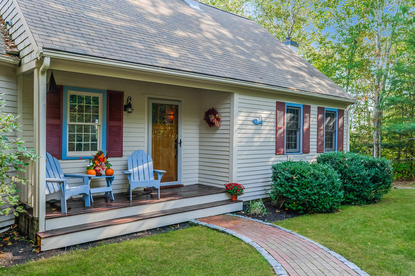 332 Wheeler Road Marstons Mills, MA 02648 - Photo 5 of 50 002-photo--8686004