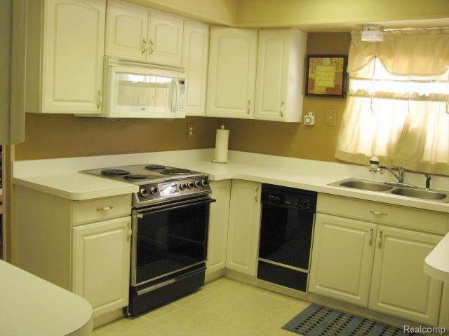 70 Townsend Road Leonard, MI 48367 - Photo 8 of 41 #8 Kitchen.jpg