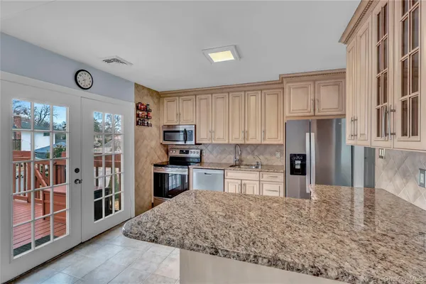 $779,000 | 320 Idaho Street, Lindenhurst, NY 11757