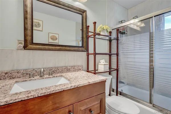 $779,000 | 320 Idaho Street, Lindenhurst, NY 11757