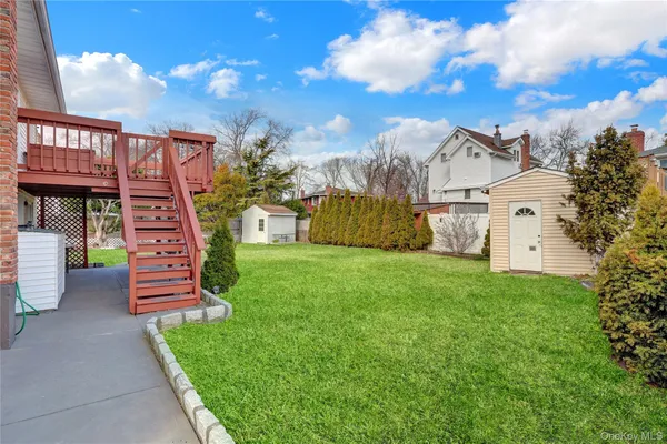 $779,000 | 320 Idaho Street, Lindenhurst, NY 11757