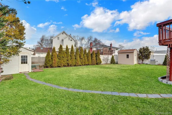 $779,000 | 320 Idaho Street, Lindenhurst, NY 11757