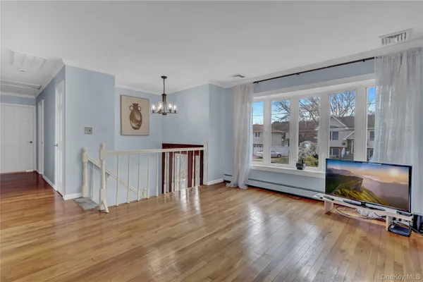 $779,000 | 320 Idaho Street, Lindenhurst, NY 11757