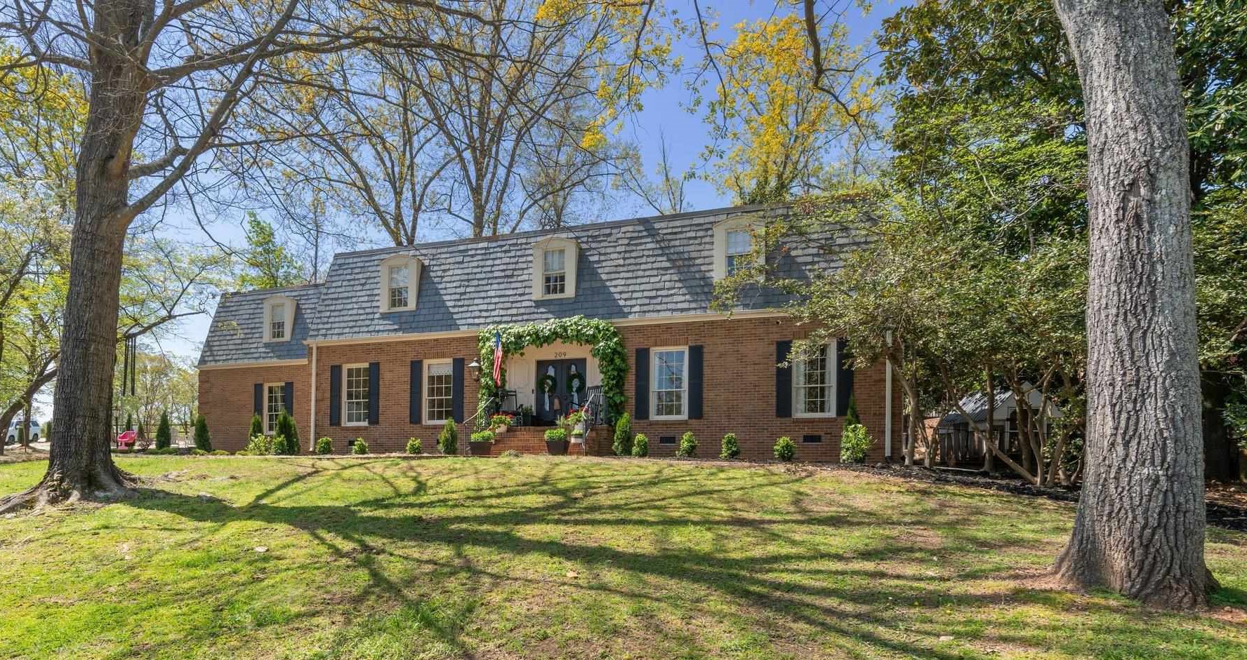 209 Laurel Road Greer, SC 29651 - Photo 1 of 38 Gallery Image 1