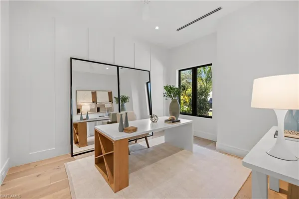 $5,000,000 | 850 10th Street North, Naples, FL 34102