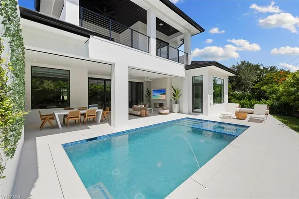 $5,000,000 | 850 10th Street North, Naples, FL 34102
