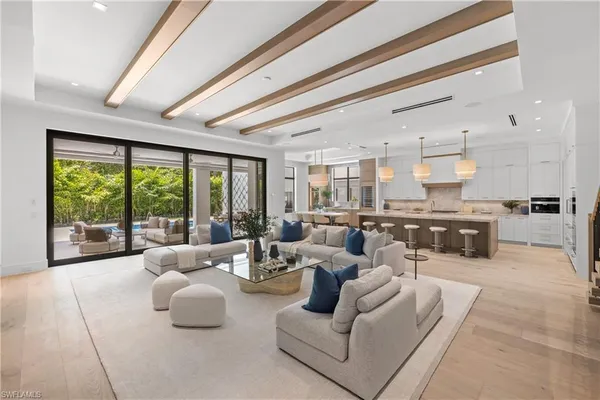 $5,000,000 | 850 10th Street North, Naples, FL 34102