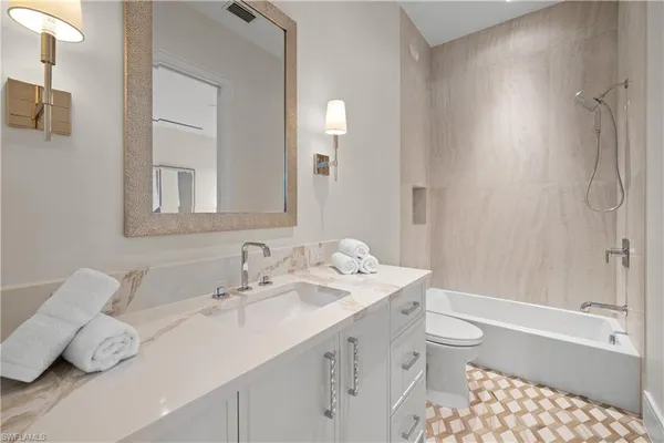 $5,000,000 | 850 10th Street North, Naples, FL 34102