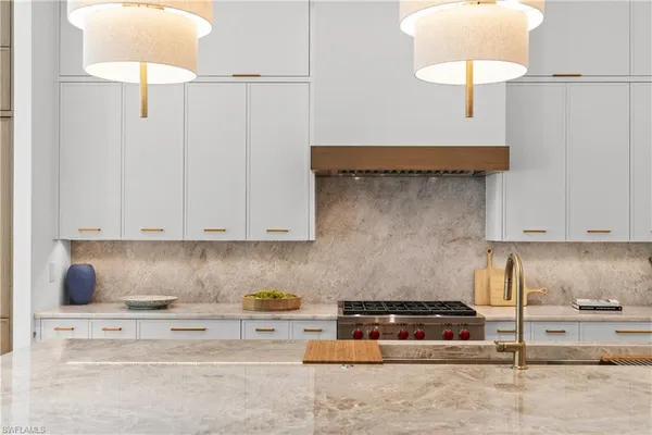 $5,000,000 | 850 10th Street North, Naples, FL 34102