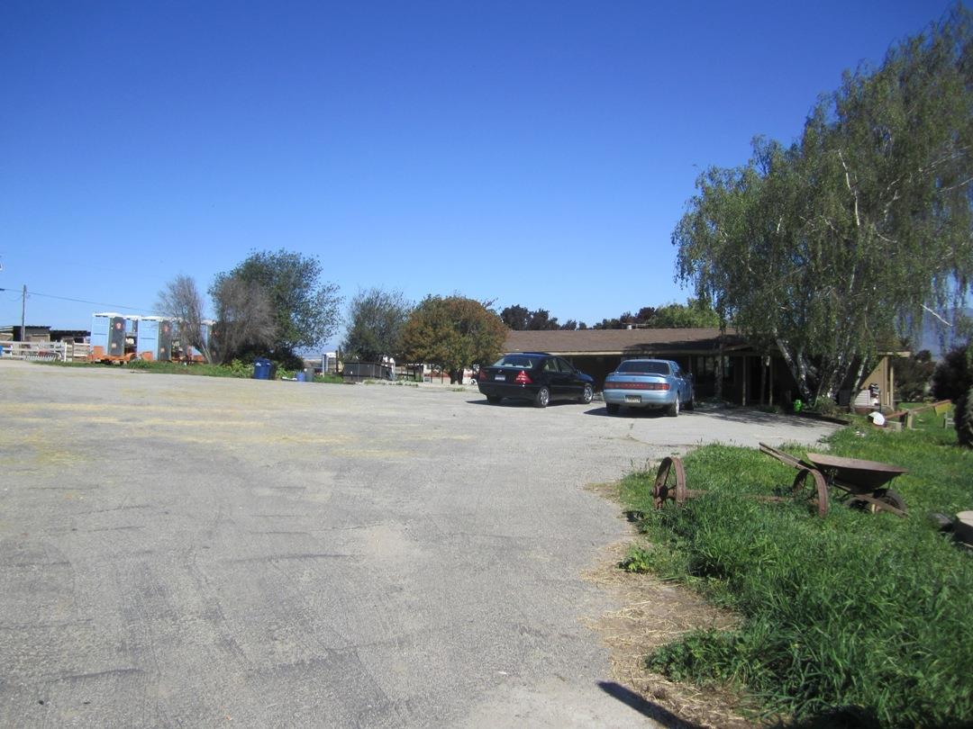 888 River Road Salinas, CA 93908 - Photo 2 of 6 Gallery Image 2