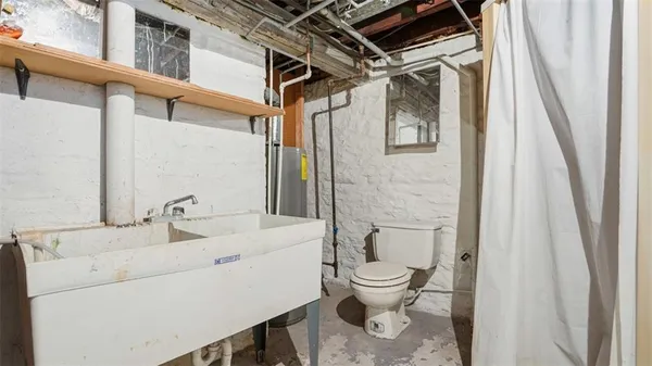 a view of a storage & utility room with washer and dryer