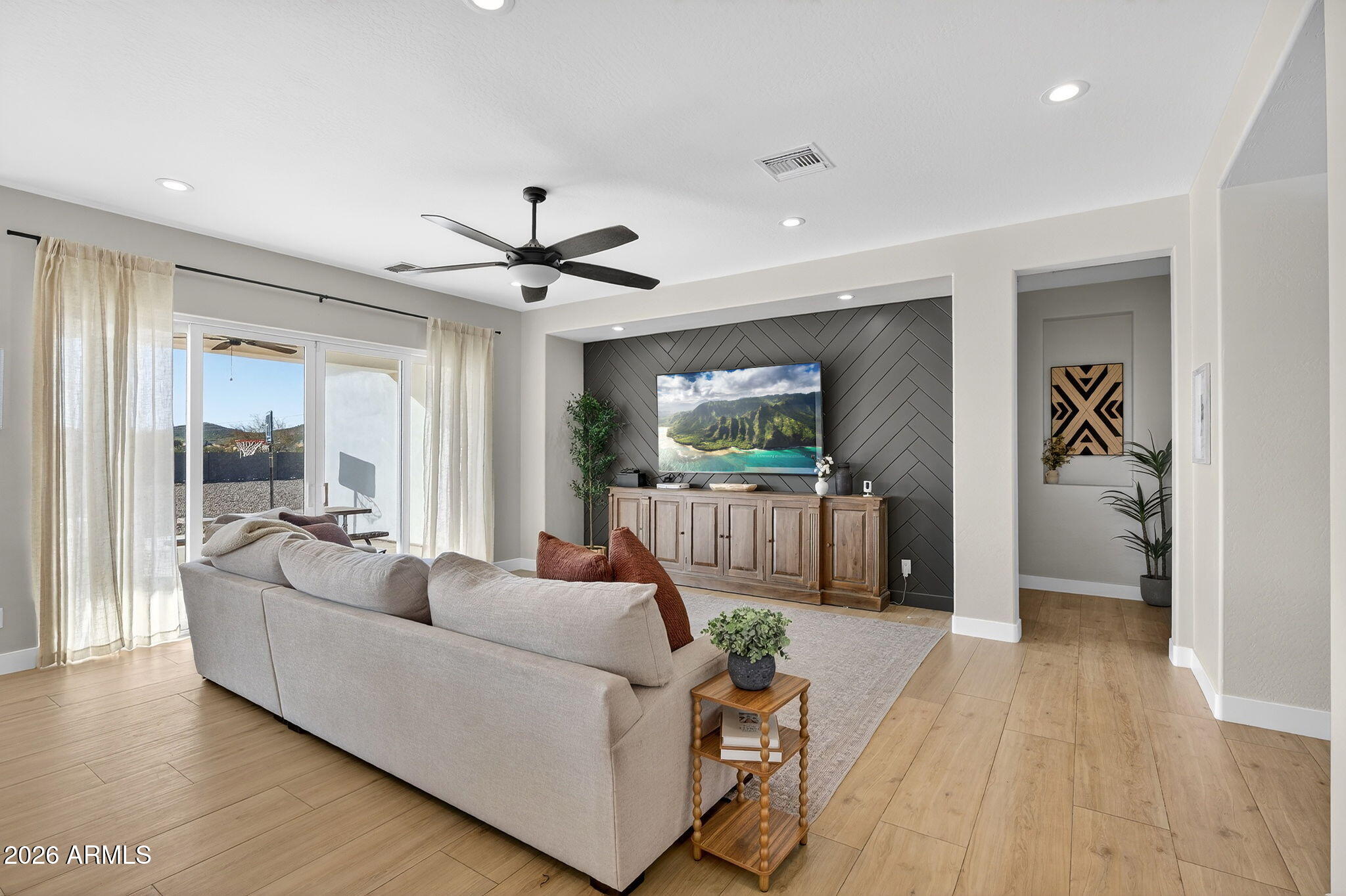 629 West Cloud Road Phoenix, AZ 85086 - Photo 6 of 47 7-web-or-mls-24-W Cloud Rd