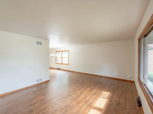 $384,900 | 4150 Midlane Drive, Wadsworth, IL 60083