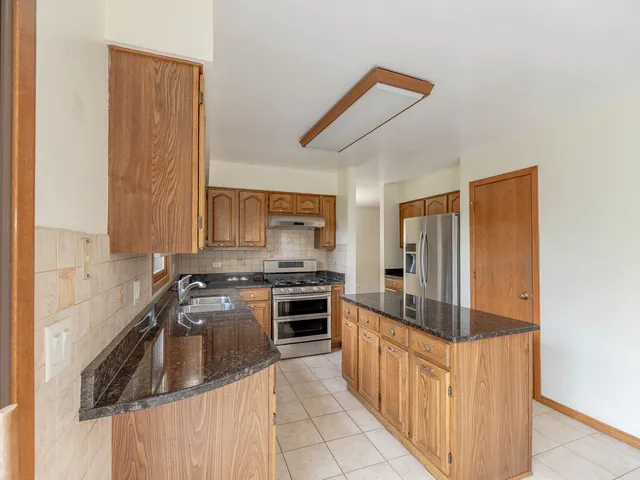 $384,900 | 4150 Midlane Drive, Wadsworth, IL 60083