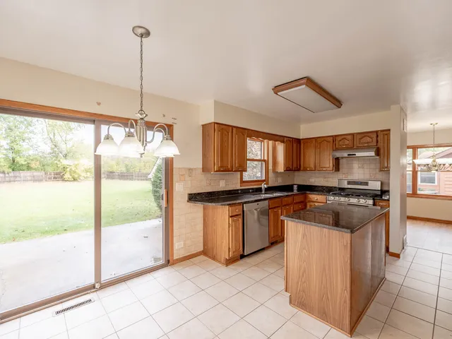 $384,900 | 4150 Midlane Drive, Wadsworth, IL 60083