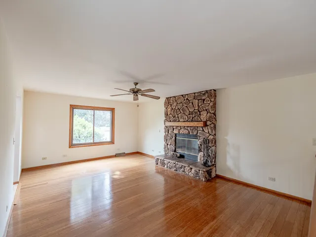 $384,900 | 4150 Midlane Drive, Wadsworth, IL 60083