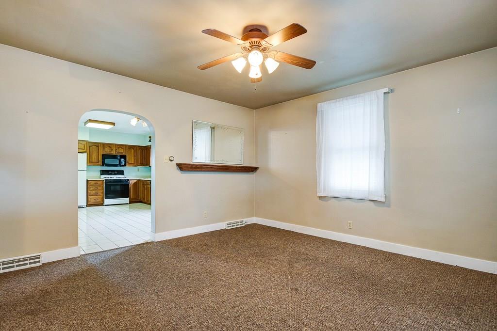 1072 Roup Avenue Brackenridge, PA 15014 - Photo 2 of 18 Living Room