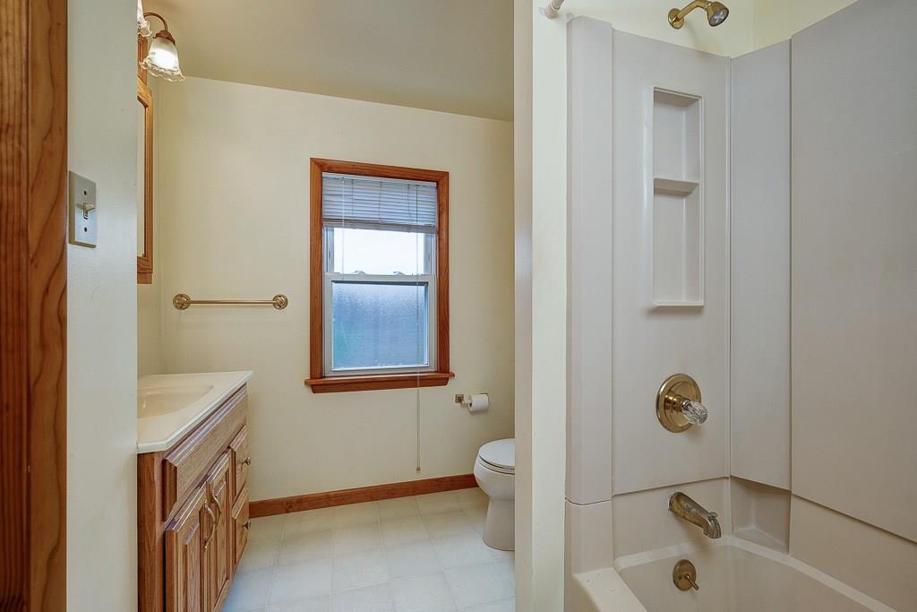 1072 Roup Avenue Brackenridge, PA 15014 - Photo 12 of 18 Full Bath