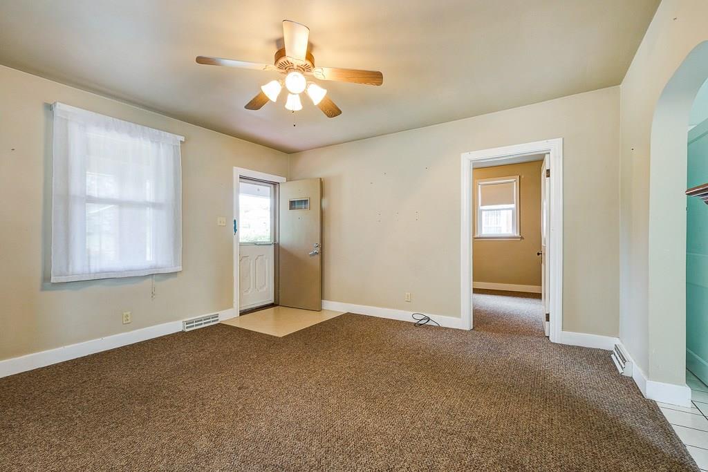 1072 Roup Avenue Brackenridge, PA 15014 - Photo 3 of 18 Living Room
