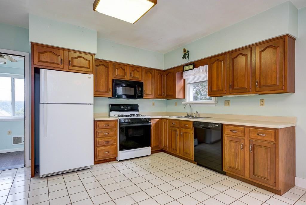 1072 Roup Avenue Brackenridge, PA 15014 - Photo 5 of 18 Kitchen