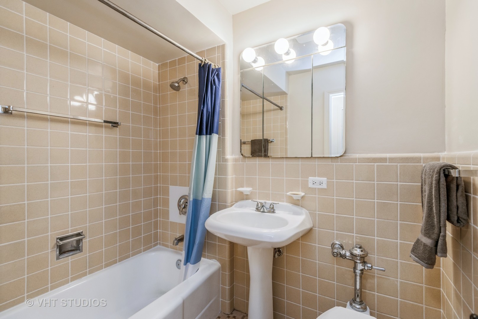 348 Ridge Avenue, Unit 2 Evanston, IL 60202 - Photo 15 of 16 a bathroom with a sink a shower and a mirror