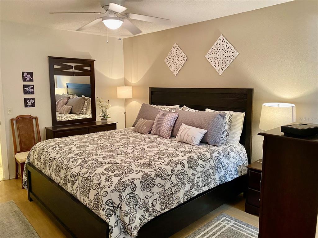 2360 Irish Lane, Unit 64 Clearwater, FL 33763 - Photo 10 of 45 a large bed sitting in a bedroom next to a lamp