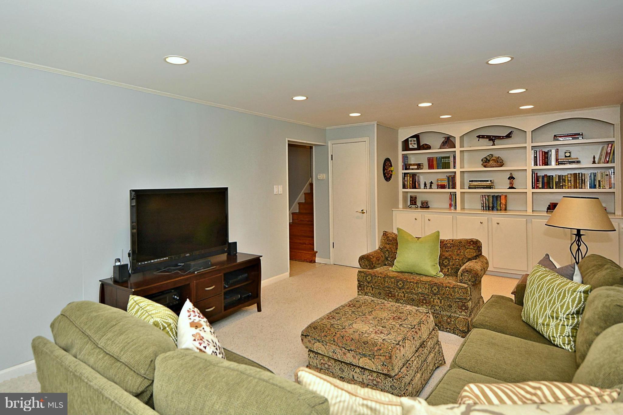 1112 Alden Road Alexandria, VA 22308 - Photo 19 of 28 Family Room