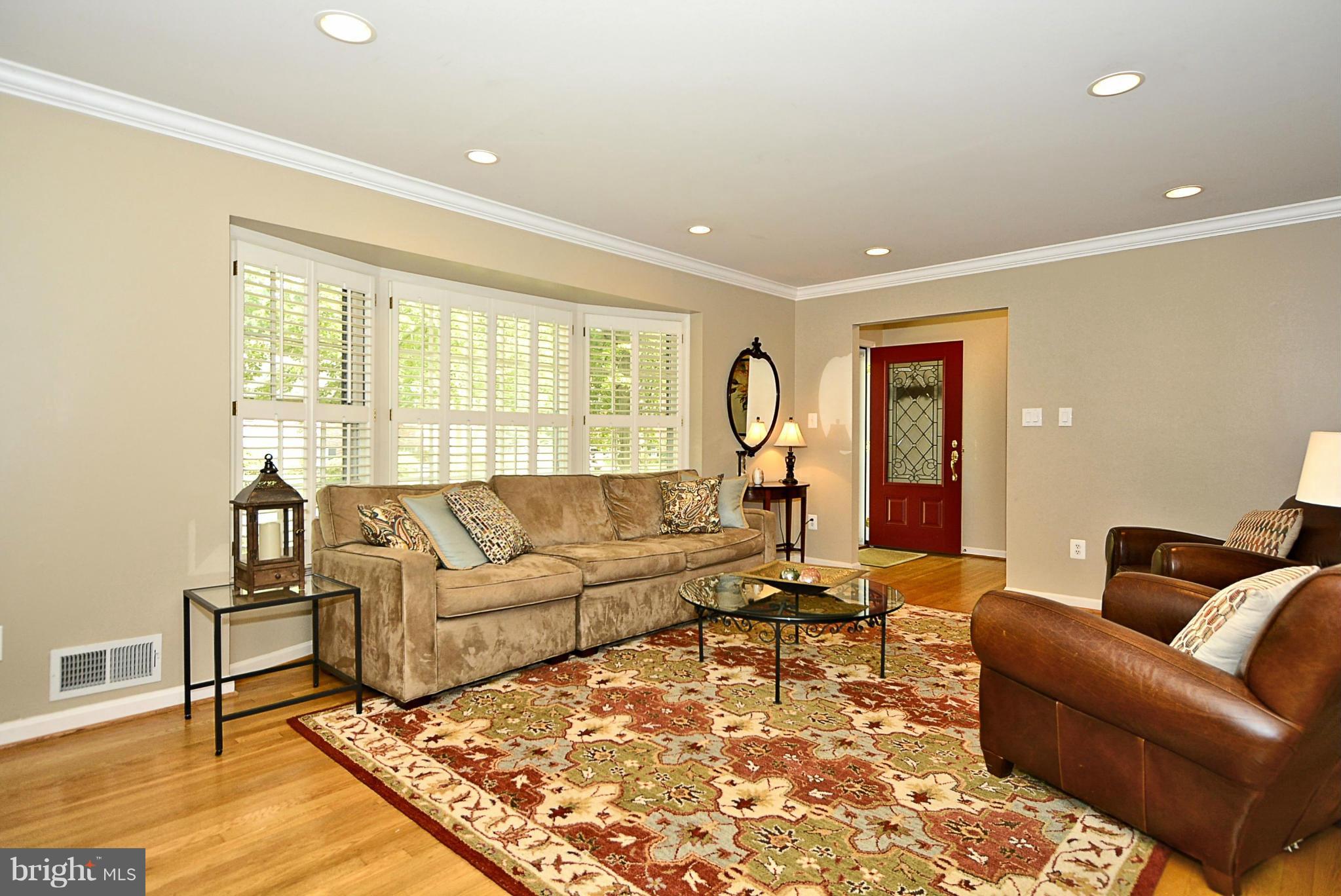 1112 Alden Road Alexandria, VA 22308 - Photo 8 of 28 Living Room