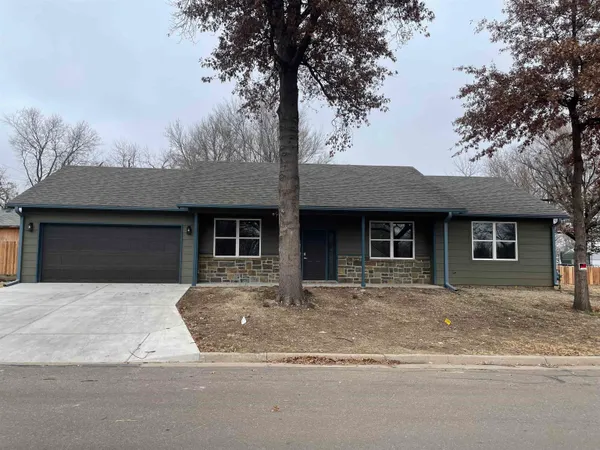 $239,000 | 910 West Cave Springs Avenue, El Dorado, KS 67042