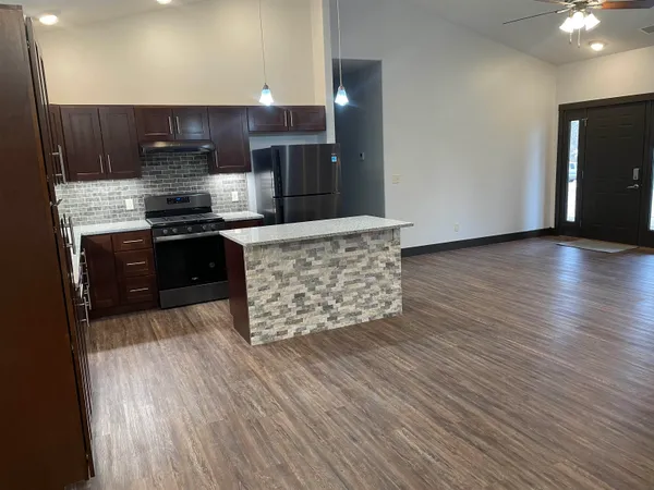 $239,000 | 910 West Cave Springs Avenue, El Dorado, KS 67042