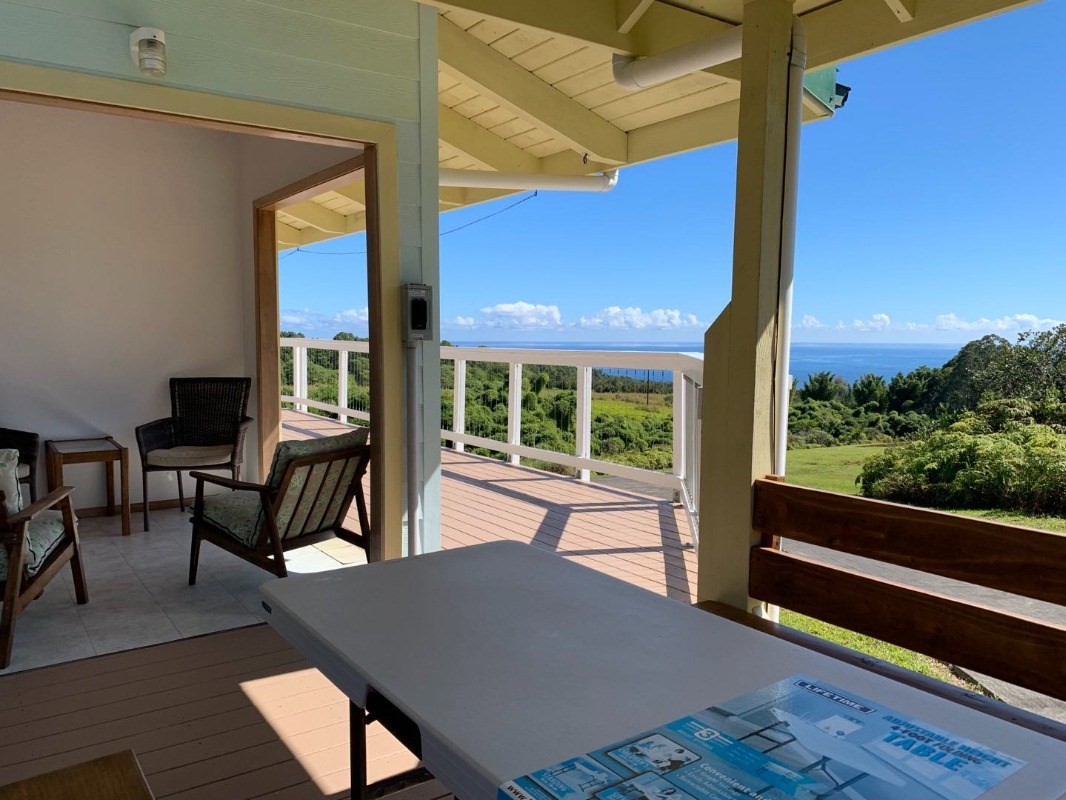 2100 Kaiwiki Road Hilo, HI 96720 - Photo 13 of 29 a living room with furniture