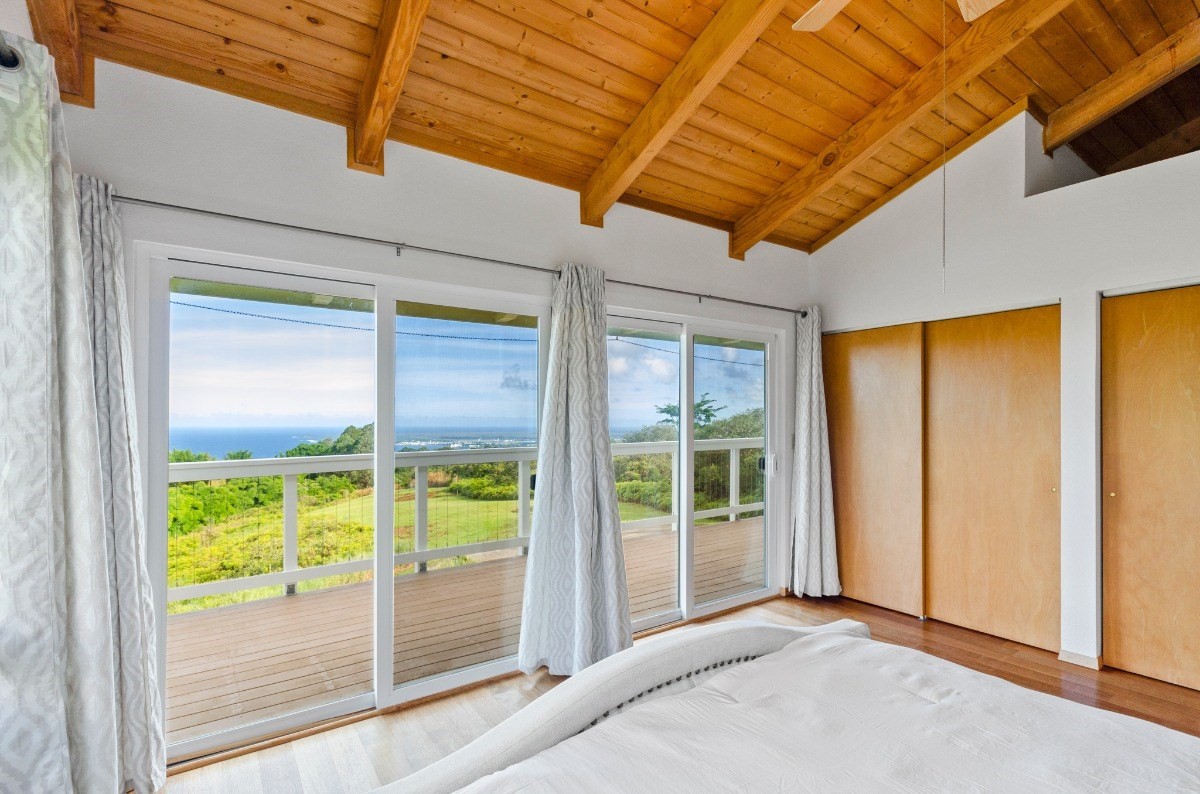 2100 Kaiwiki Road Hilo, HI 96720 - Photo 17 of 29 a view of an empty room with a window
