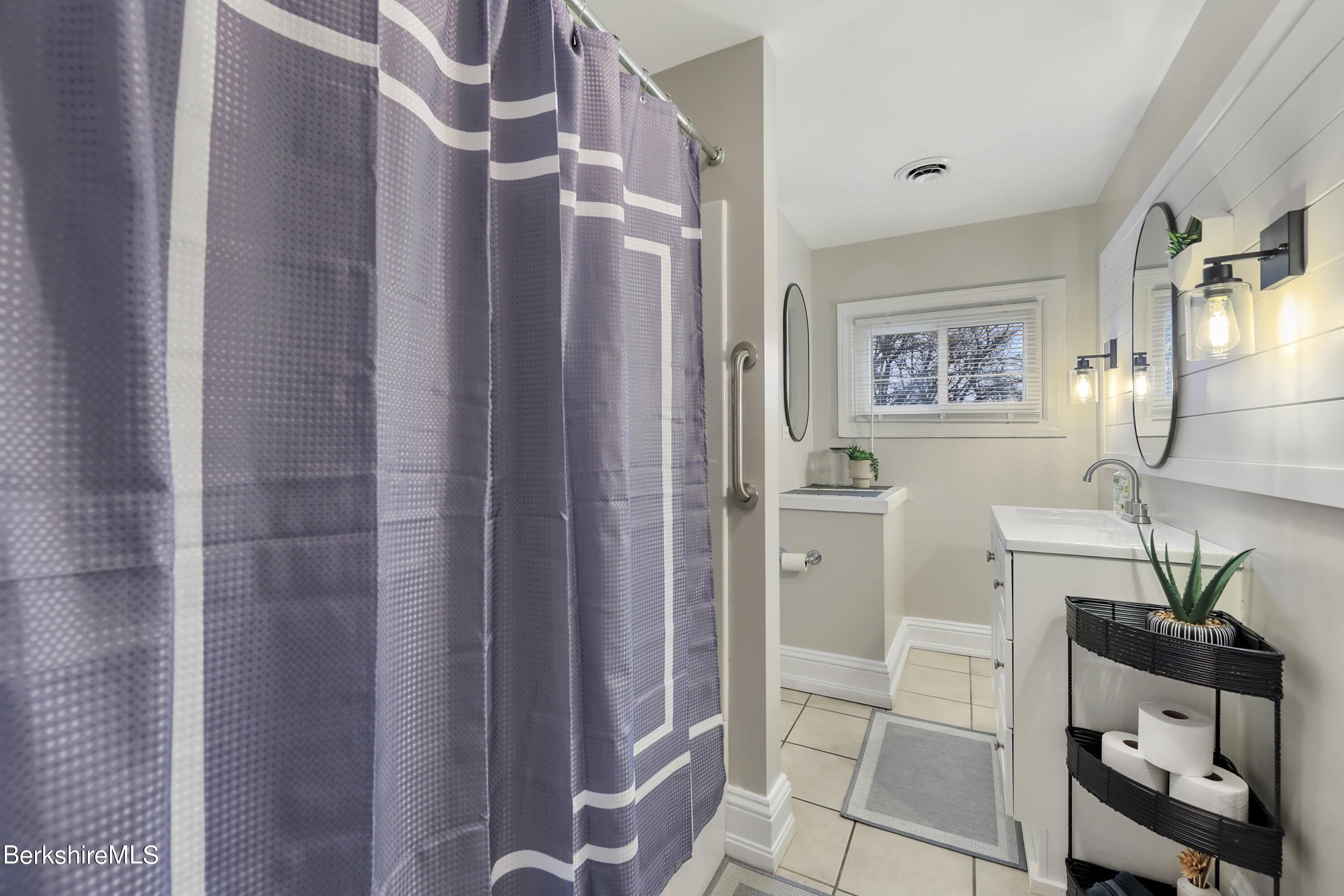 148 Main Street, Unit UPPR Williamstown, MA 01267 - Photo 18 of 20 Bathroom