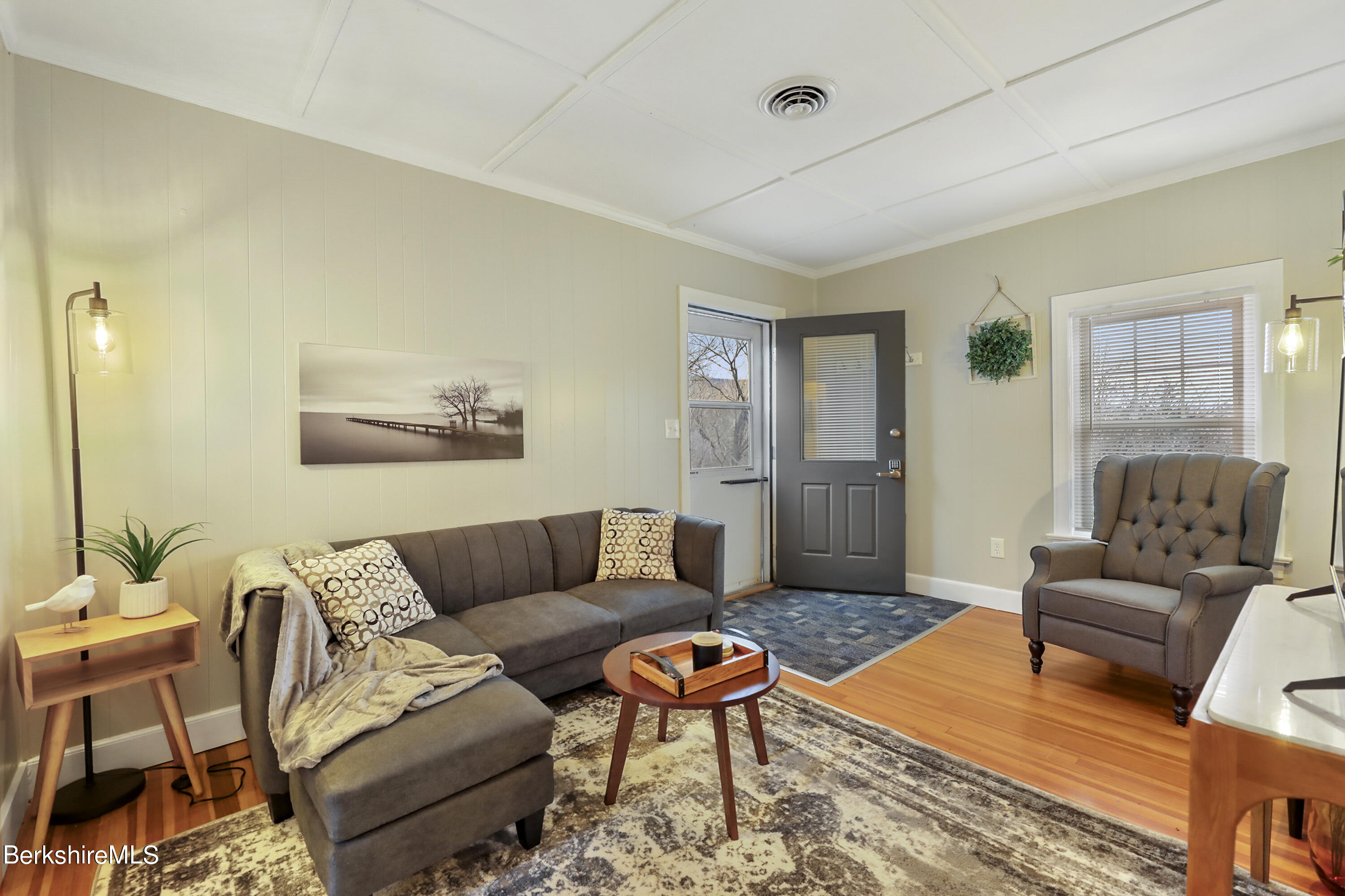 148 Main Street, Unit UPPR Williamstown, MA 01267 - Photo 5 of 20 Living Room
