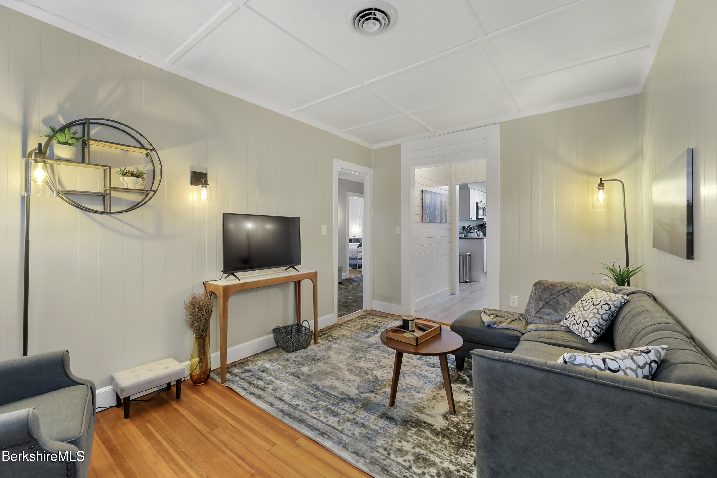 148 Main Street, Unit UPPR Williamstown, MA 01267 - Photo 6 of 20 Living Room