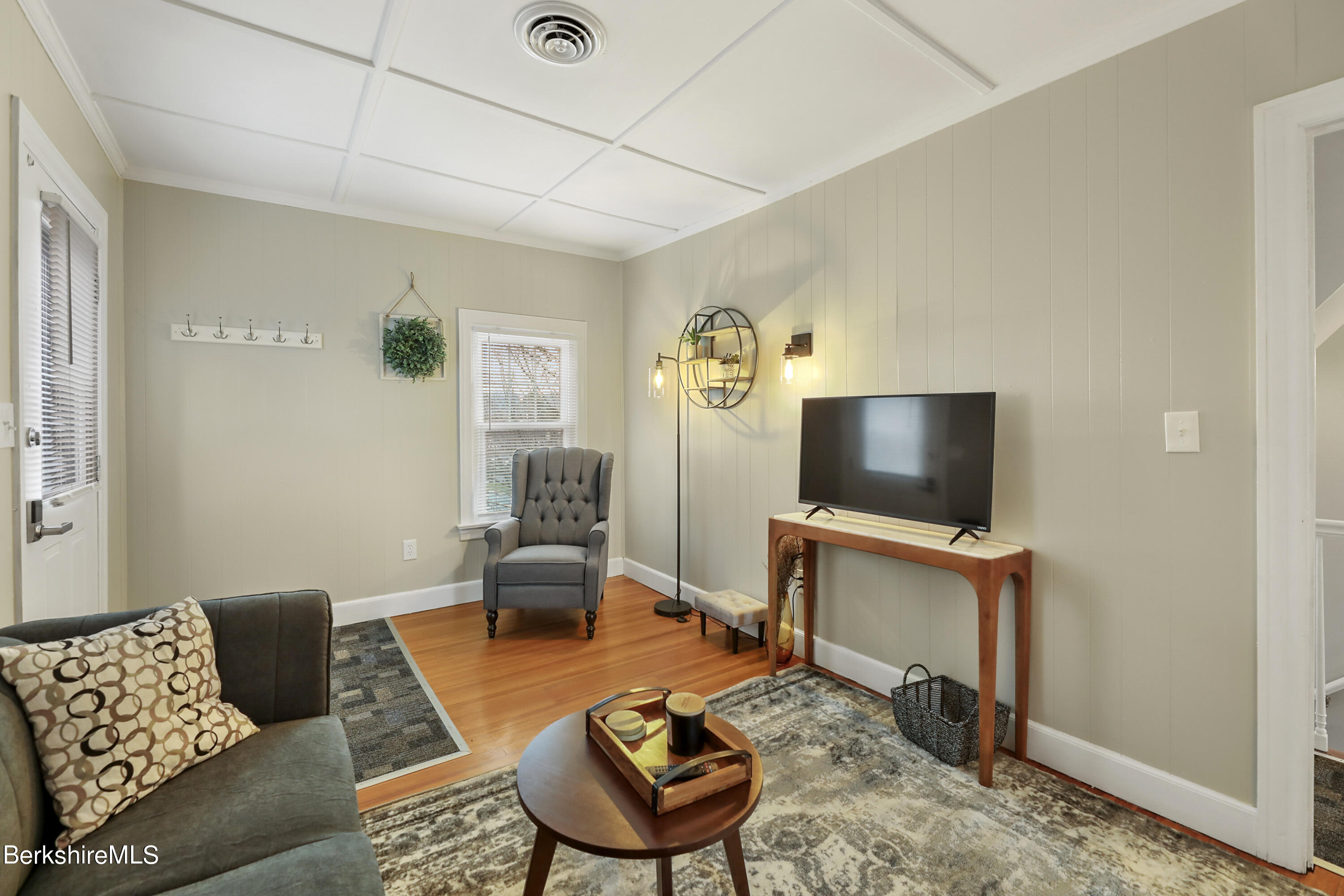 148 Main Street, Unit UPPR Williamstown, MA 01267 - Photo 7 of 20 Living Room