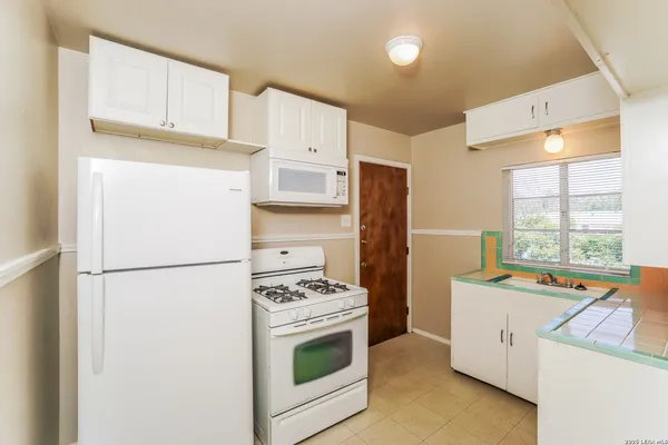$1,050 | 235 Natalen Avenue, Unit 2, San Antonio, TX 78209