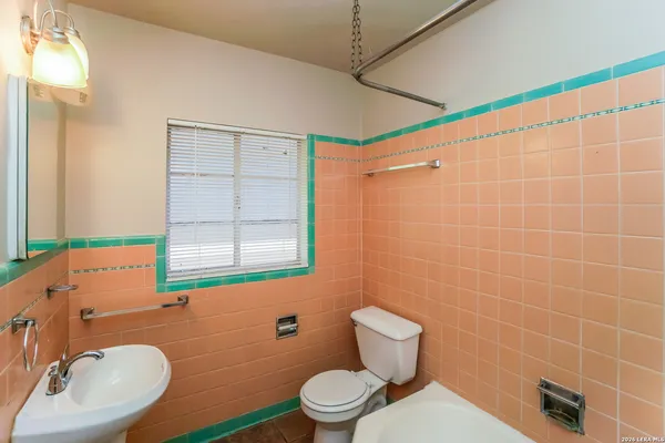 $1,050 | 235 Natalen Avenue, Unit 2, San Antonio, TX 78209