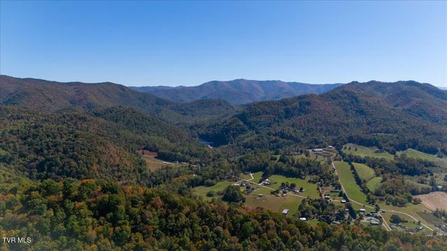 $399,900 | 105 Bishop Hollow Road, Elizabethton, TN 37643