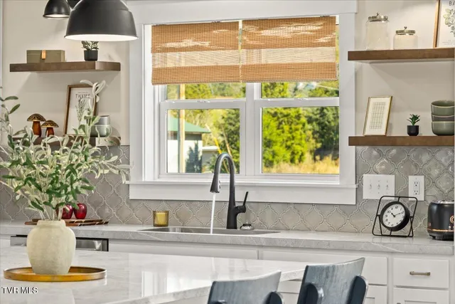 $399,900 | 105 Bishop Hollow Road, Elizabethton, TN 37643