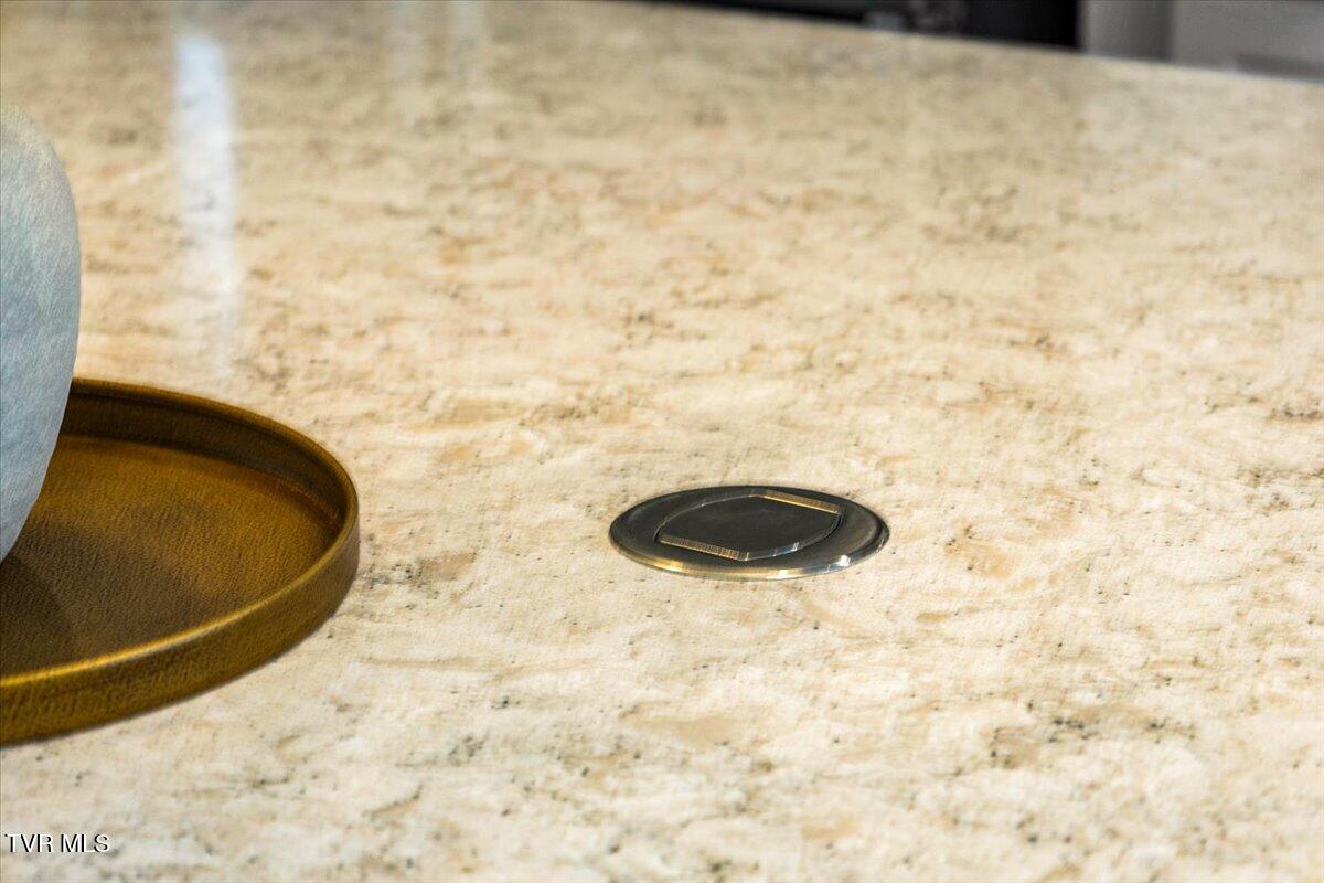 105 Bishop Hollow Road Elizabethton, TN 37643 - Photo 26 of 51 33-128A6481