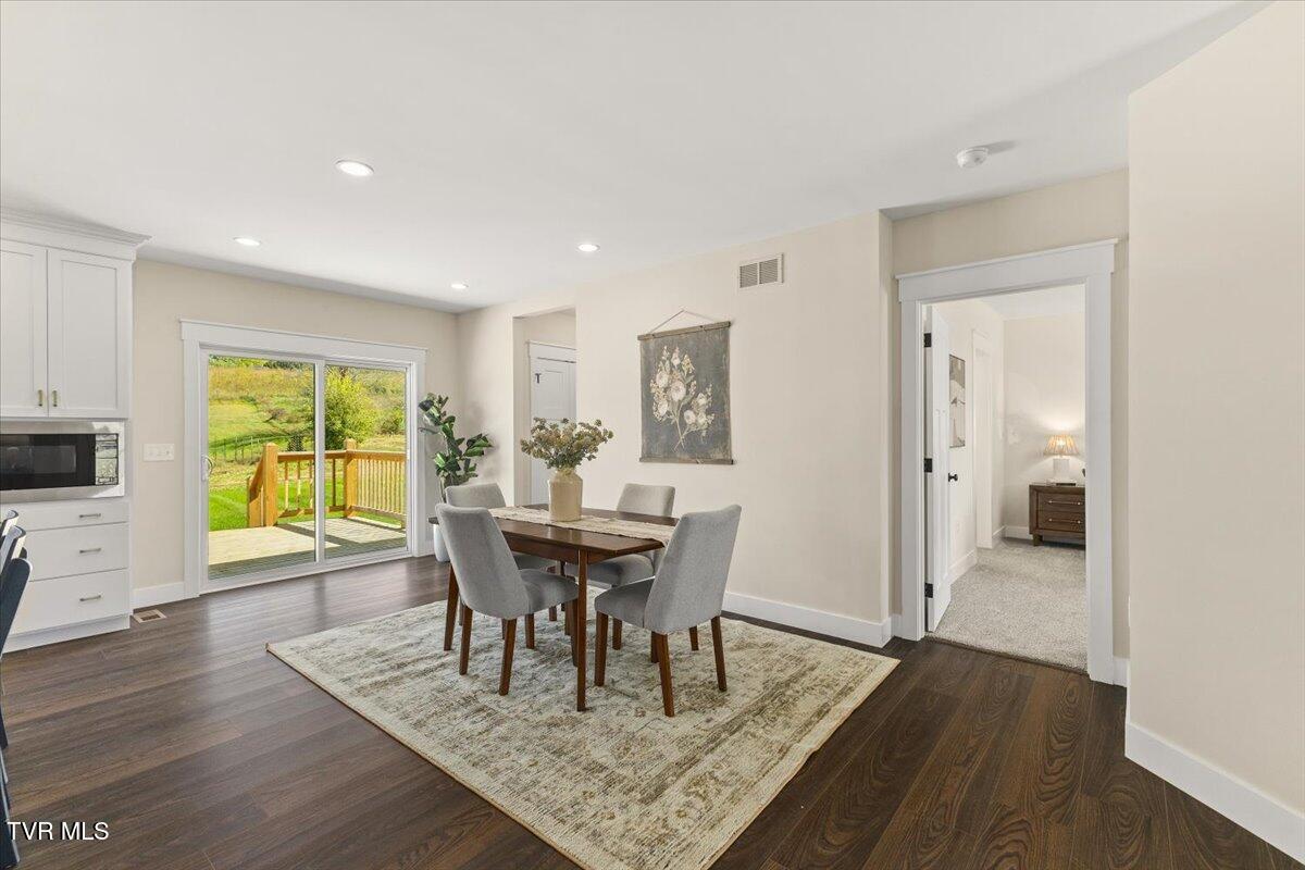 105 Bishop Hollow Road Elizabethton, TN 37643 - Photo 30 of 51 25-128A6552