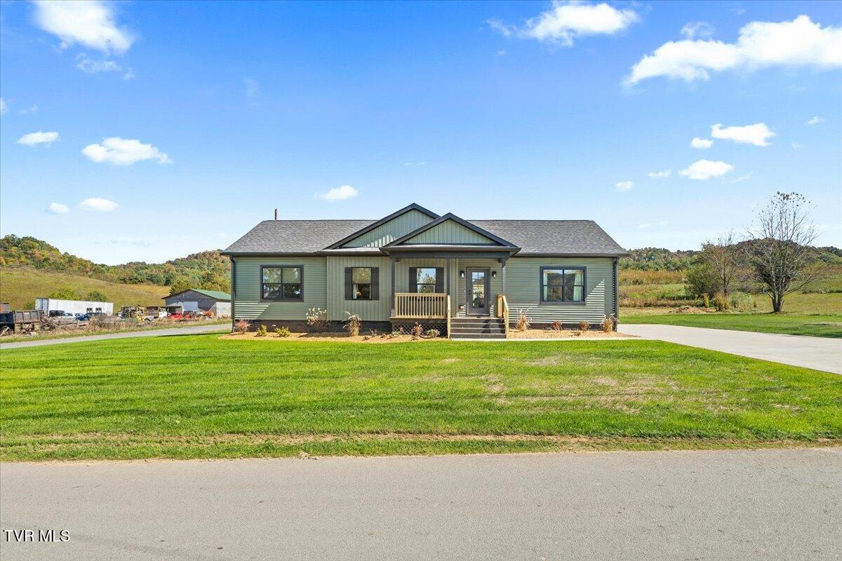 105 Bishop Hollow Road Elizabethton, TN 37643 - Photo 3 of 51 06-128A6507