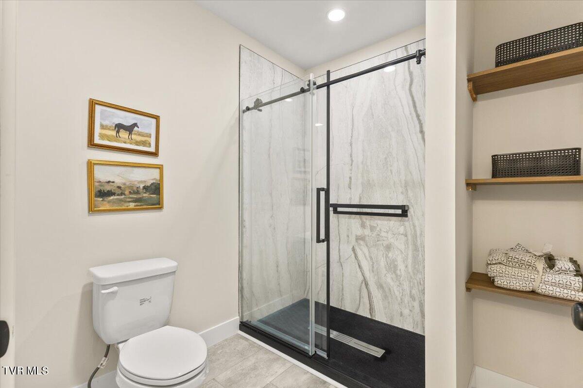 105 Bishop Hollow Road Elizabethton, TN 37643 - Photo 42 of 51 22-128A6546