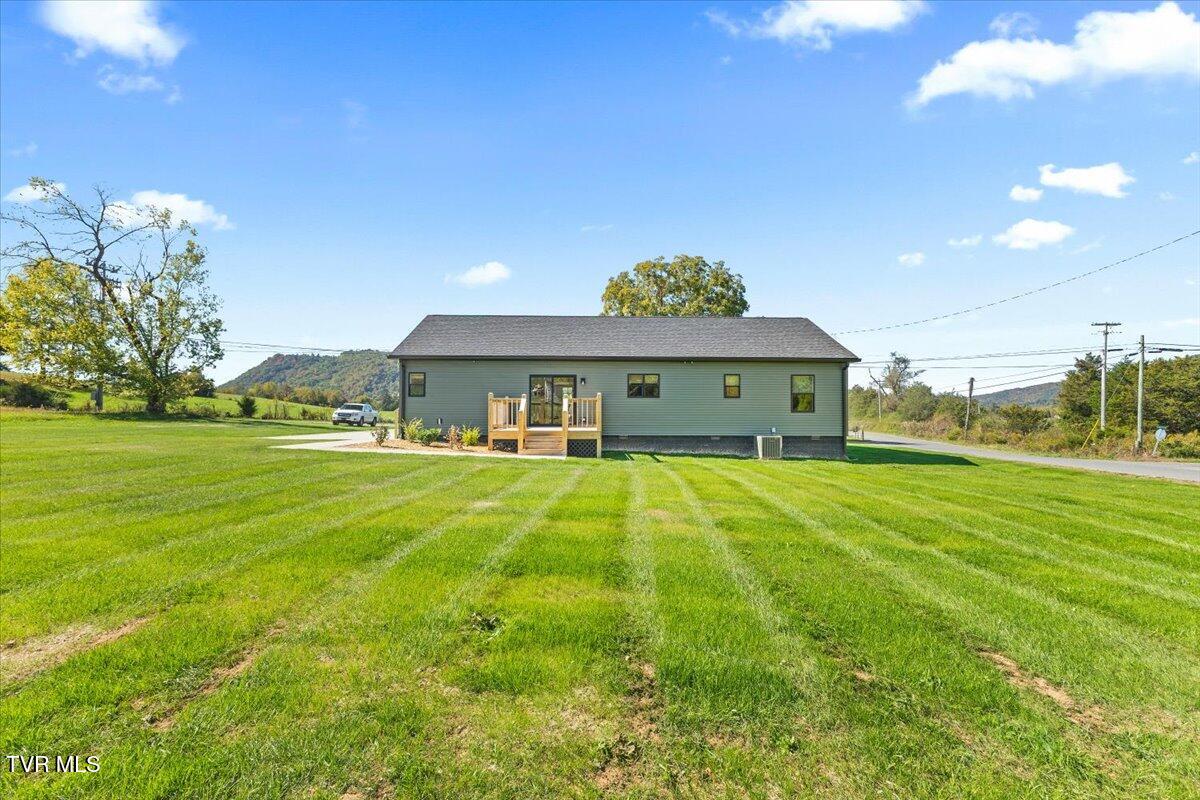 105 Bishop Hollow Road Elizabethton, TN 37643 - Photo 9 of 51 11-128A6522