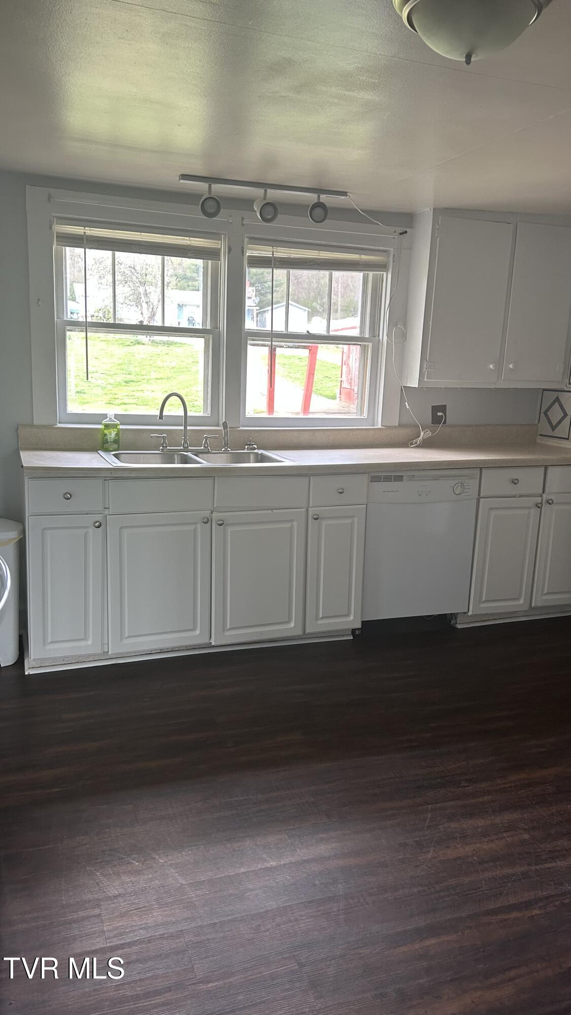 104 Basin Road Elizabethton, TN 37643 - Photo 16 of 25 104 Basin 4