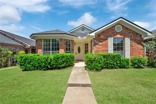 $2,300 | 1019 Sanders Drive, Duncanville, TX 75137