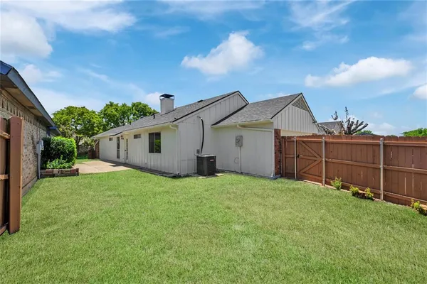 $2,300 | 1019 Sanders Drive, Duncanville, TX 75137